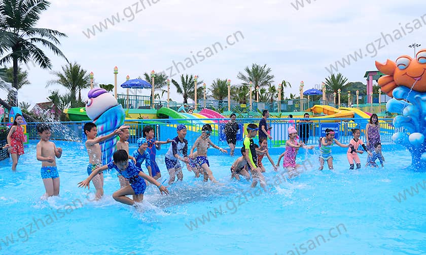 浙江宁波大目湾阿拉的海水上乐园戏水池