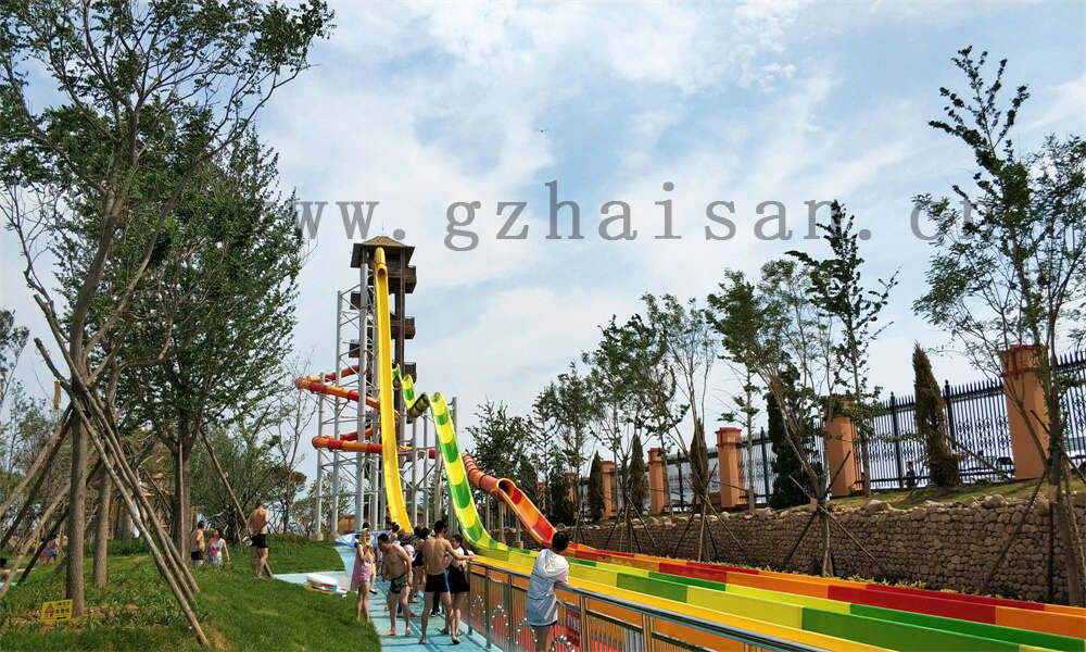 水上乐园设施狂欢，尽情畅享水上游乐盛宴