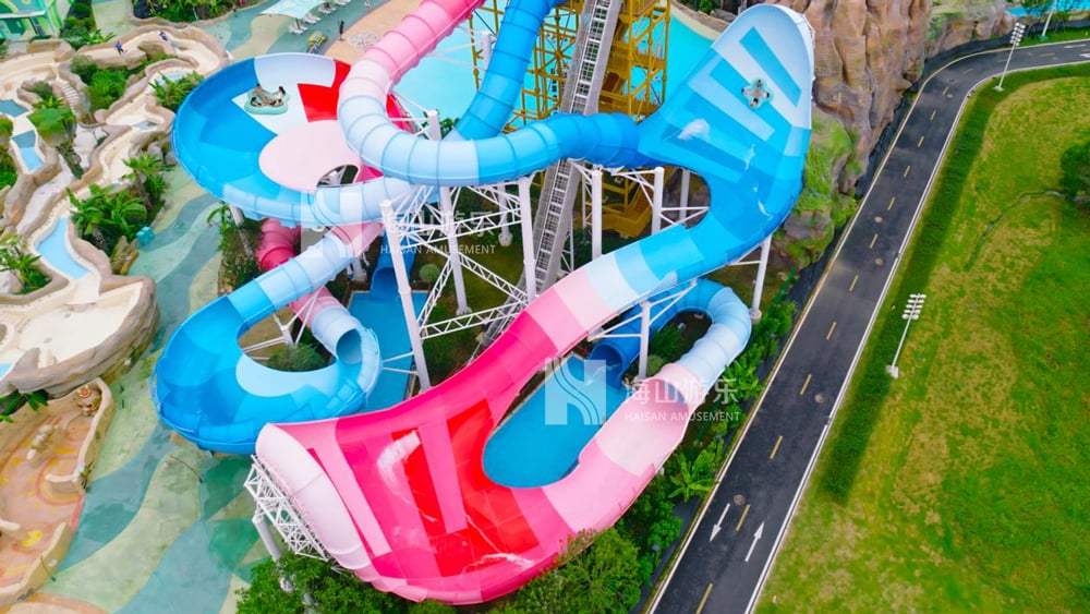 双重风暴，极致竞速——星际盘旋+巨浪翻滚组合引爆水乐园刺激体验