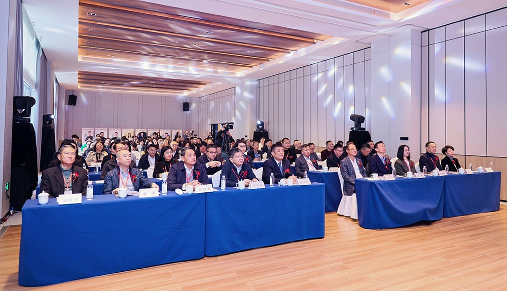 科技铸就非凡体验，专业成就行业标杆——jinnianhui今年会游乐荣膺2025金冠奖“杰出水滑道设备奖”